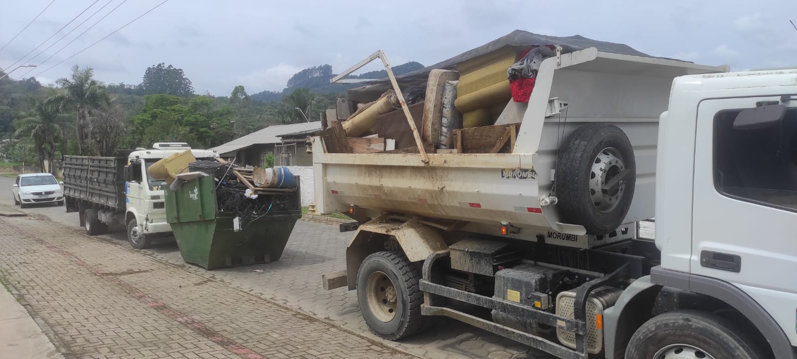 Voluntários recolhem 15 toneladas de lixo no bairro Taboão