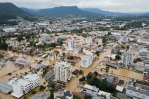 Rio do Sul enfrenta a segunda maior enchente histórica