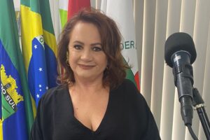 Lara Ramos toma posse como vereadora de Rio do Sul