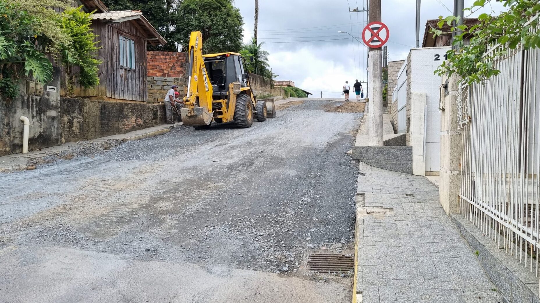 Rua Guanabara recebe obras de recomposição asfáltica 