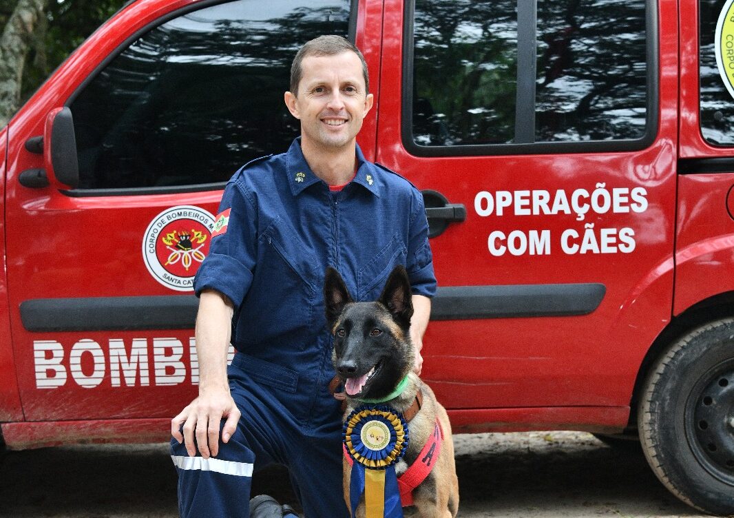 Dupla entre bombeiro e cão de Rio do Sul são certificados na capital