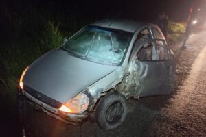 Motorista abandona veículo após provocar acidente em Aurora