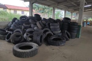 imagem de pneus empilhados